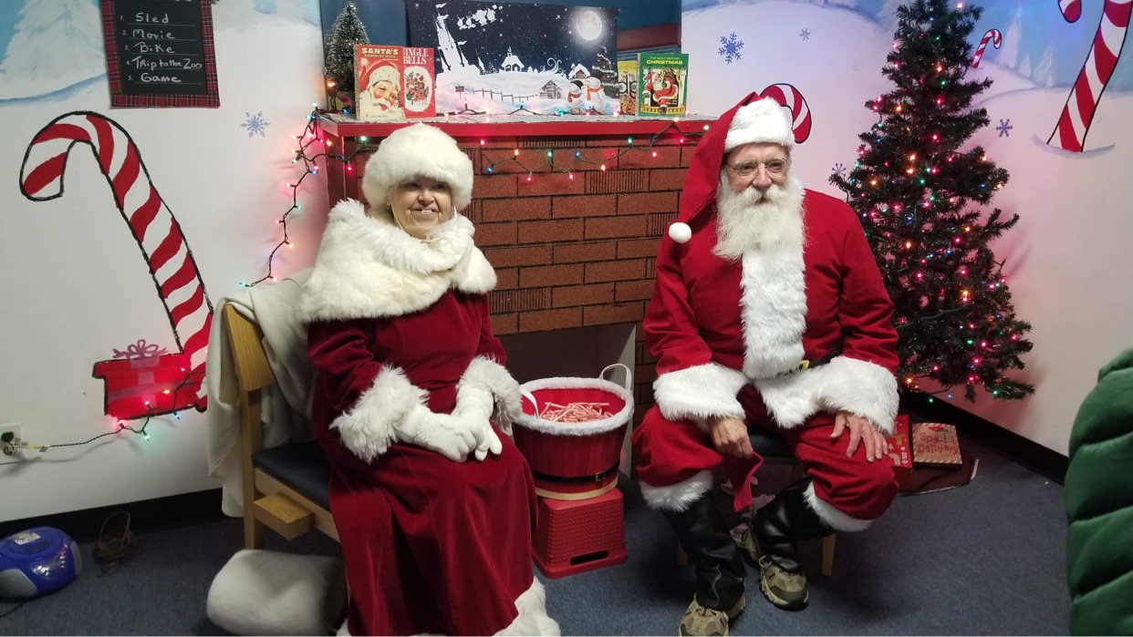 Early Arrival Falconer Christmas Season With Parade News